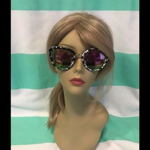 NWOT black, white with gold are on trend glasses.